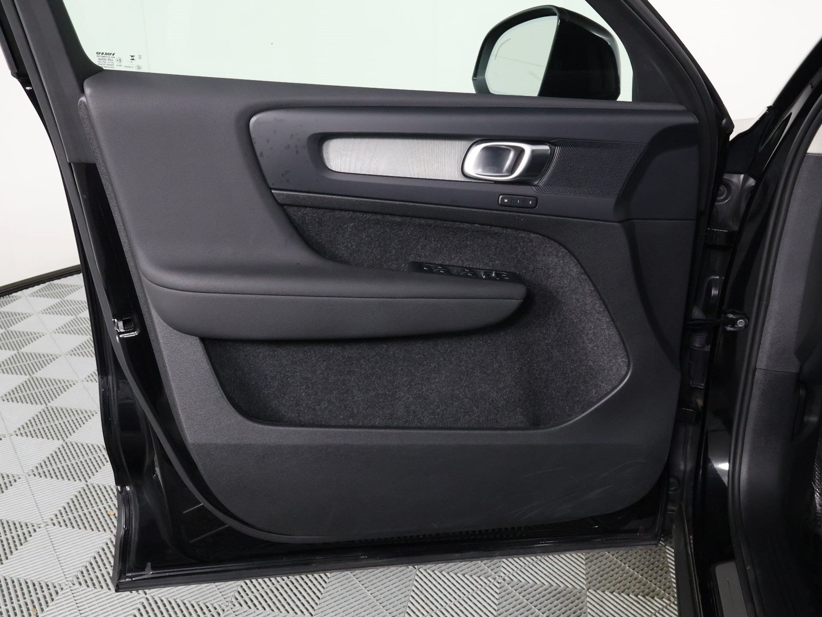 Certified 2026 Volvo XC40 B5 Plus AWD/4WD image 17