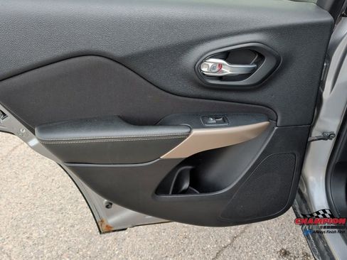 Used 2017 Jeep Cherokee Sport w/ Safety Group image 15