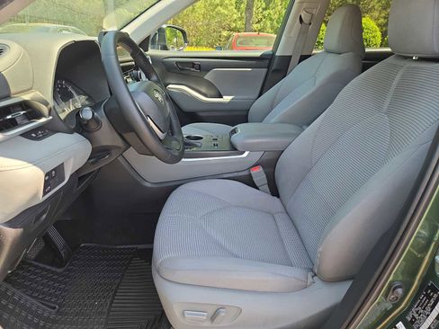 Used 2023 Toyota Highlander LE image 22