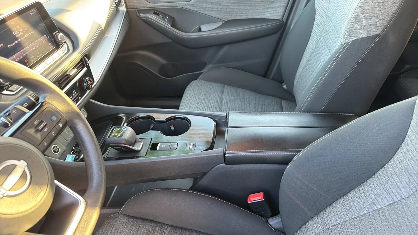 Used 2023 Nissan Rogue SV FWD image 16