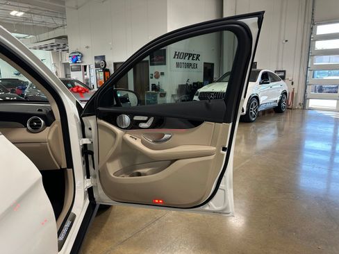 Used 2020 Mercedes-Benz GLC 300 image 39