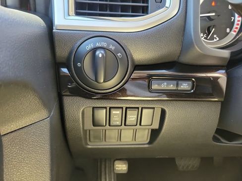 Used 2019 Nissan Titan SV w/ SV Convenience Package AWD/4WD image 22