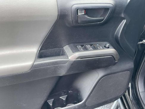 Used 2021 Toyota Tacoma SR5 AWD/4WD image 14