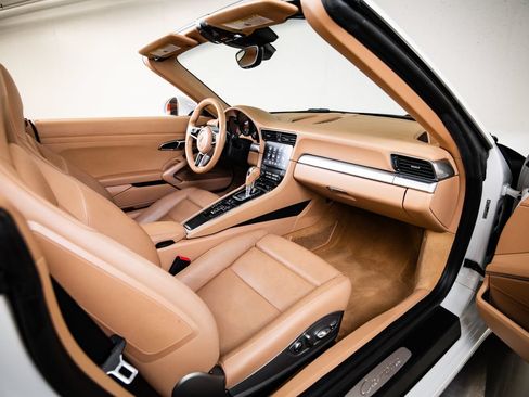 Certified 2017 Porsche 911 Carrera RWD image 28