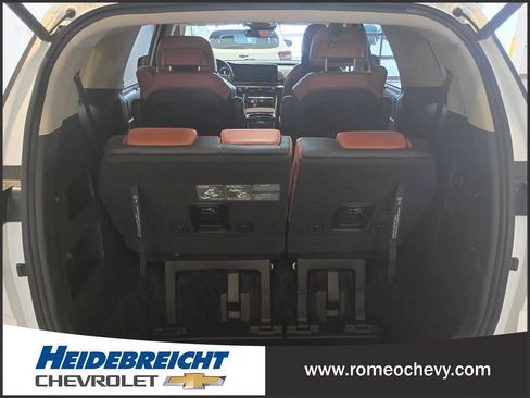 Used 2022 Kia Carnival SX Prestige image 12