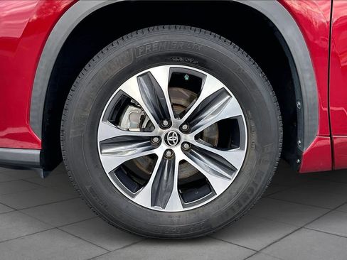 Used 2020 Toyota Highlander XLE image 10