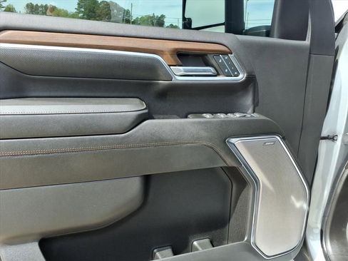 Used 2024 Chevrolet Silverado 2500 High Country w/ Technology Package AWD/4WD image 18