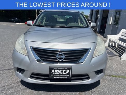 Used 2012 Nissan Versa SV FWD image 2