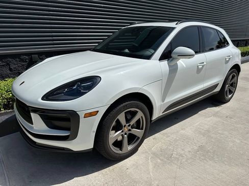 Certified 2024 Porsche Macan AWD/4WD image 7