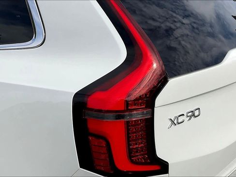 Used 2025 Volvo XC90 B5 Plus w/ Protection Package Premier image 33