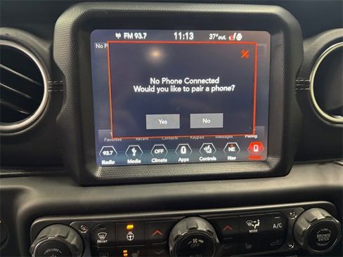 Used 2018 Jeep Wrangler Unlimited Sahara w/ Uconnect 4C Nav & Sound Group image 18