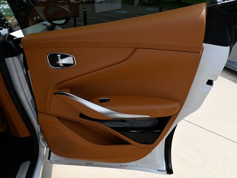 Used 2024 Aston Martin DBX AWD/4WD image 50