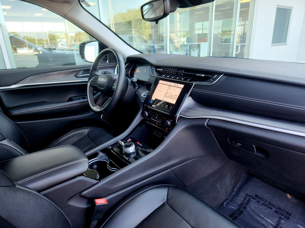 Used 2022 Jeep Grand Cherokee Limited AWD/4WD image 41