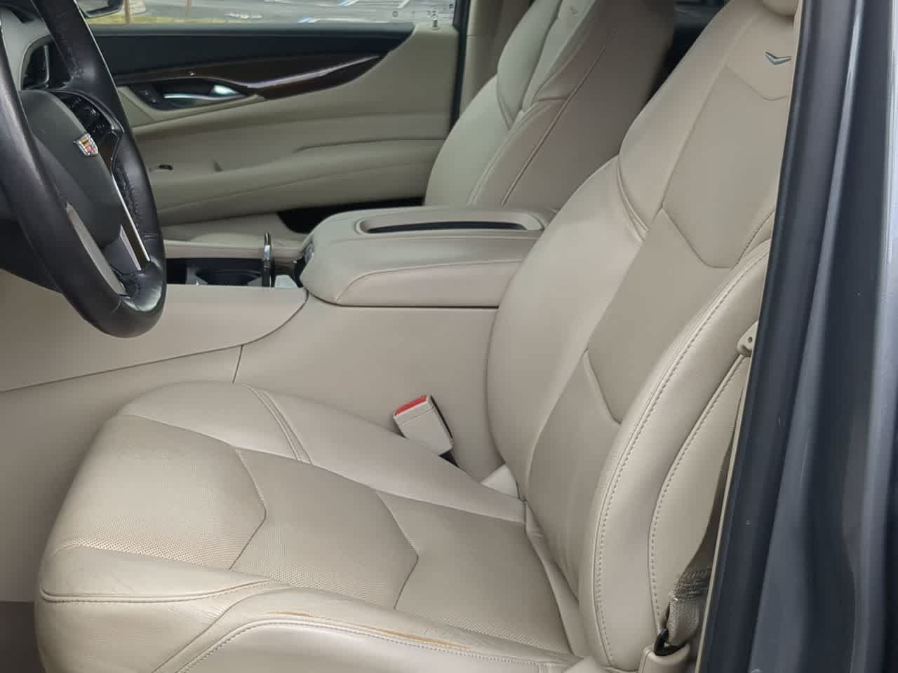 Used 2020 Cadillac Escalade Premium Luxury w/ Escalade Sport Edition AWD/4WD image 17
