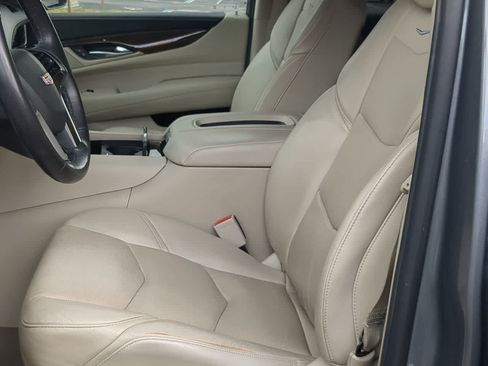 Used 2020 Cadillac Escalade Premium Luxury w/ Escalade Sport Edition AWD/4WD image 17