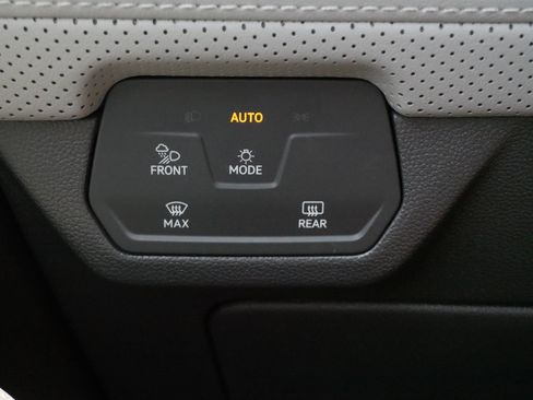 Certified 2025 Volkswagen Atlas Peak Edition SE AWD/4WD image 27