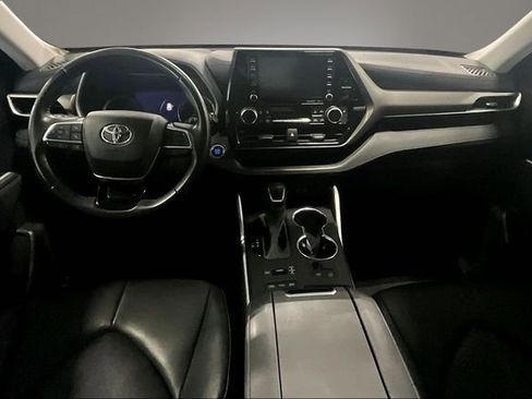 Used 2021 Toyota Highlander XLE AWD/4WD image 7