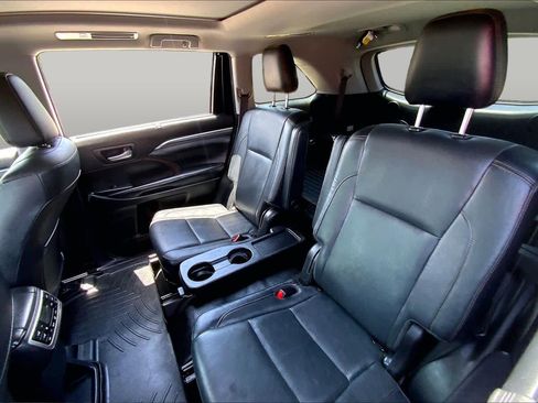 Used 2018 Toyota Highlander Limited Platinum AWD/4WD image 21
