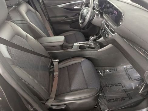 Used 2025 Buick Envista Preferred FWD image 29