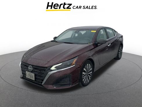 Used 2025 Nissan Altima 2.5 SV image 2