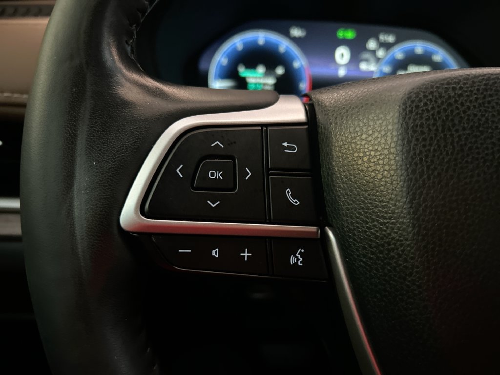 Used 2024 Toyota Grand Highlander AWD image 17
