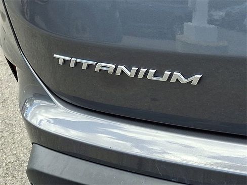 Used 2022 Ford Edge Titanium image 32