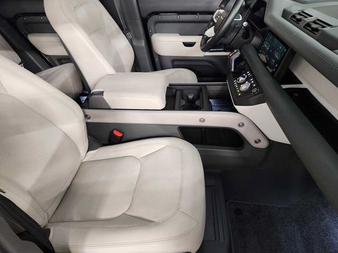 Used 2023 Land Rover Defender 110 SE AWD/4WD image 3