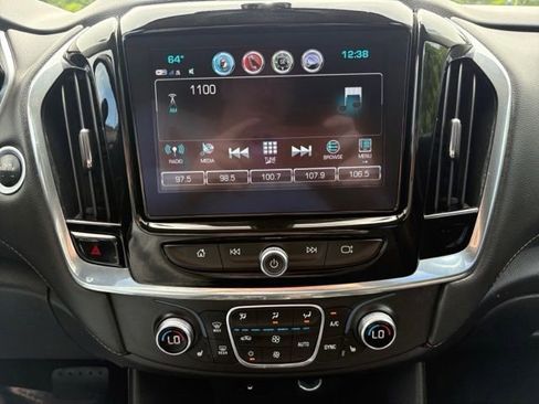 Used 2018 Chevrolet Traverse LT FWD image 25