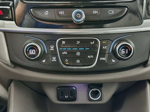 Used 2019 Chevrolet Traverse LT FWD image 17
