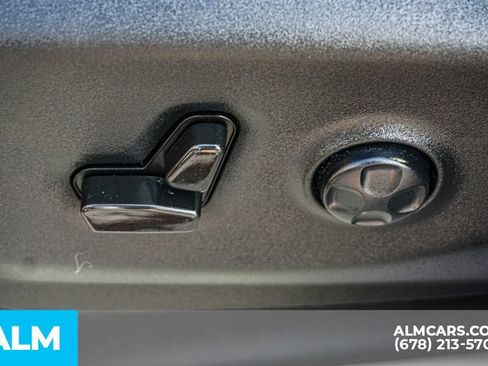 Used 2022 Chrysler Voyager LX FWD image 53