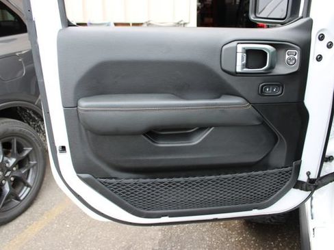 Used 2023 Jeep Wrangler Unlimited Sahara AWD/4WD image 10