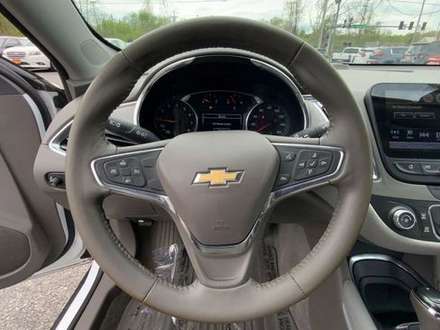 Used 2017 Chevrolet Malibu LT FWD image 11