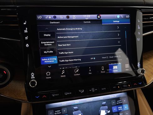 Used 2022 Jeep Grand Wagoneer Series III w/ Rear Seat Video Group 1 AWD/4WD image 33