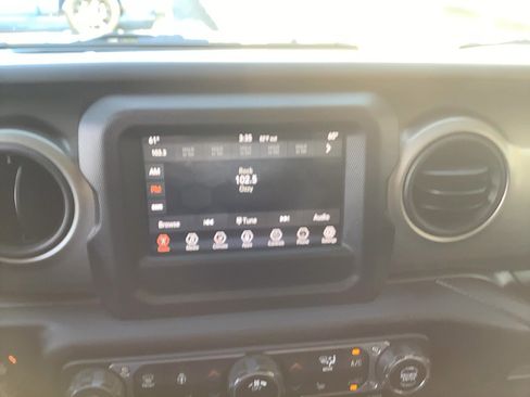 Certified 2021 Jeep Gladiator Willys image 12