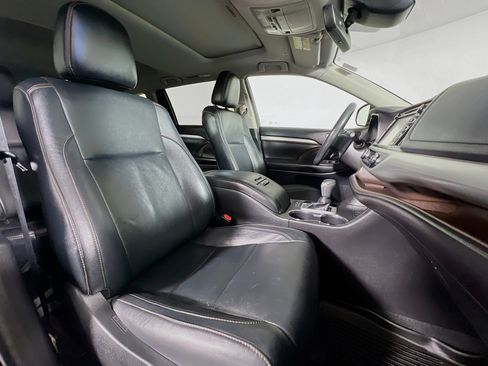 Used 2018 Toyota Highlander XLE w/ Protection Package #3 AWD/4WD image 24