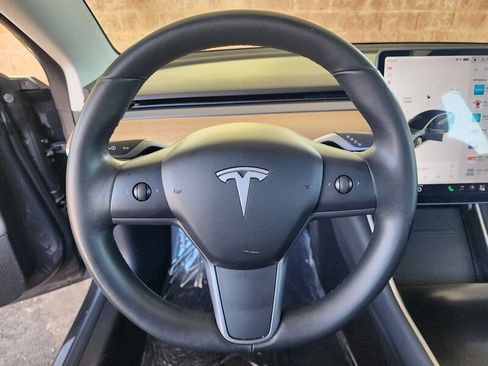 Used 2018 Tesla Model 3 Long Range RWD image 23