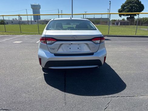 Used 2021 Toyota Corolla LE w/ Carpet Mat Package (TMS) FWD image 3