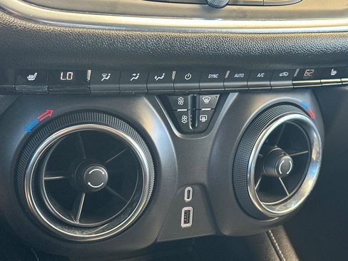 Used 2025 Chevrolet Blazer LT FWD image 20