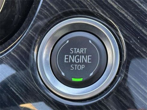 Used 2025 Cadillac XT6 Premium Luxury image 25