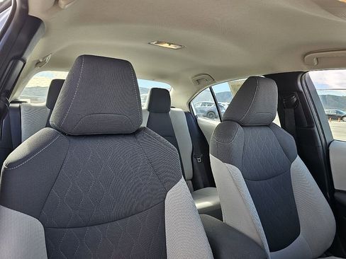 Used 2021 Toyota Corolla LE image 19