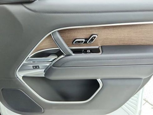 Used 2025 Land Rover Range Rover SE image 22