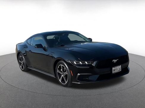 Used 2024 Ford Mustang Premium image 3