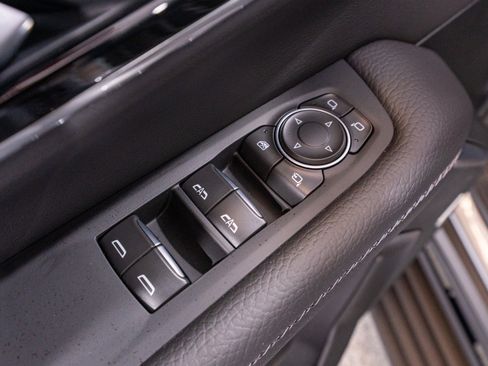 Used 2025 GMC Yukon Denali w/ Denali Reserve Package RWD image 16