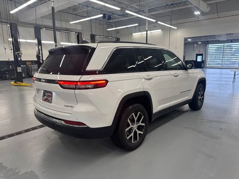 Used 2024 Jeep Grand Cherokee Limited AWD/4WD image 6