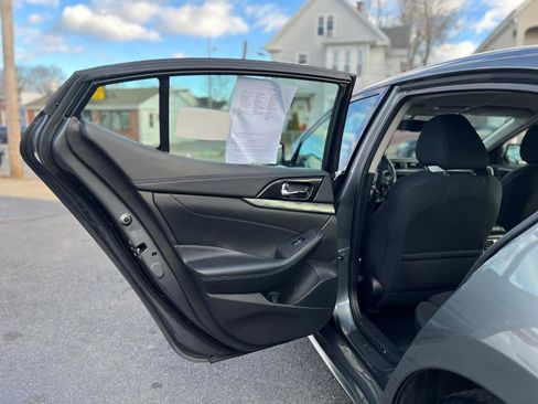 Used 2019 Nissan Maxima 3.5 S w/ Floor Mat Group FWD image 9