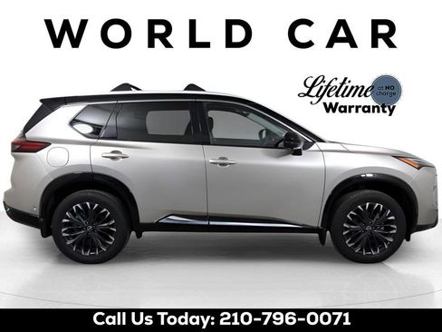 Used 2025 Nissan Rogue Platinum image 12