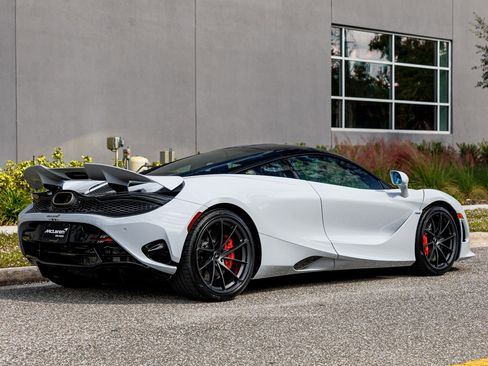 New 2026 McLaren 750S image 8