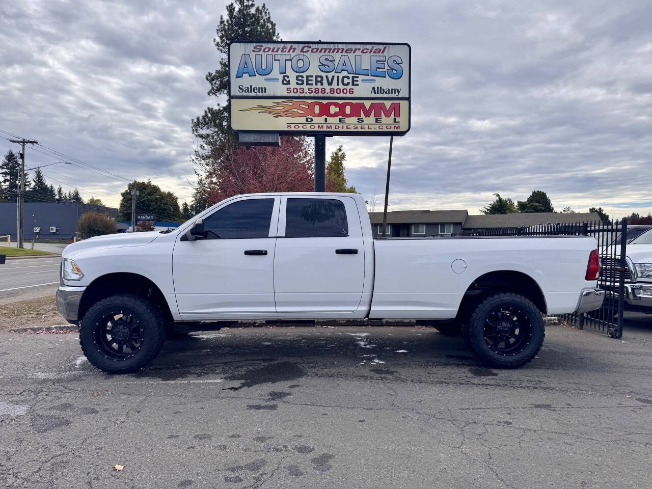 Used 2014 RAM 2500 Tradesman w/ Chrome Appearance Group AWD/4WD image 2