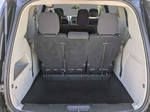 Used 2018 Dodge Grand Caravan SE w/ UConnect Hands-Free Group image 12