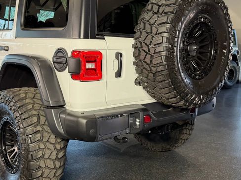 Used 2025 Jeep Wrangler Unlimited Rubicon image 11